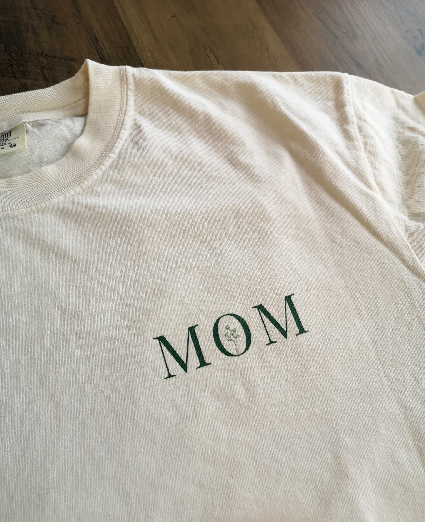 Chandail "MOM : Amour, Bonheur, Simplicité" - 2 modèles